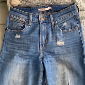 Levi’s high rise skinny size 25